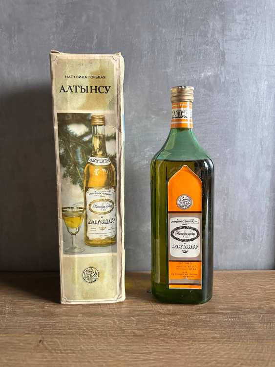 Казахская настойка  "Алтынсу" 80-е года. 0,5 л. СССР. Редкий. СССР.
