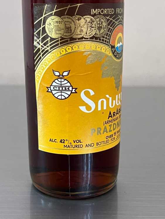 Армянский "Праздничный 15 лет" 1986 года. 0,5 л. СССР. Экспортный.