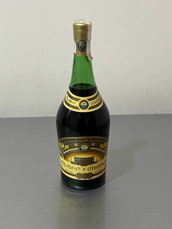 Армянский "Отборный 6 лет" 1998 года, 0,75 л. Странный. 