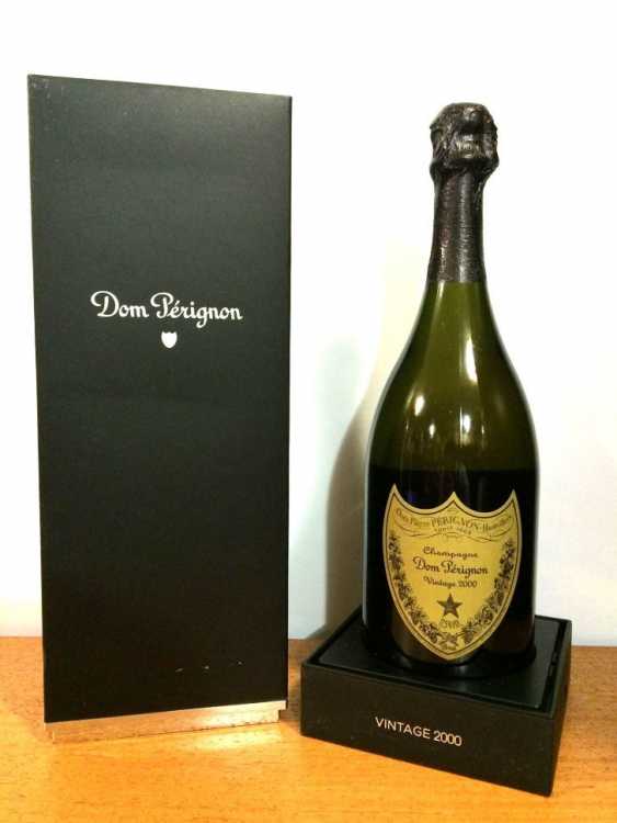 Шампанское "Dom Perignon Rose" 2000 года урожая.
