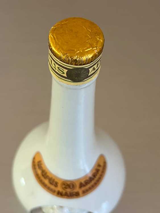 Армянский "Наири 20 лет" 80-е. года. 0,75 л. Фарфор. СССР. 