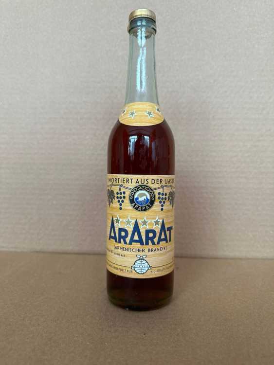 Армянский "Арарат 4 звезды" 1985 года. 0,5 л. СССР. Экспорт в ГДР.