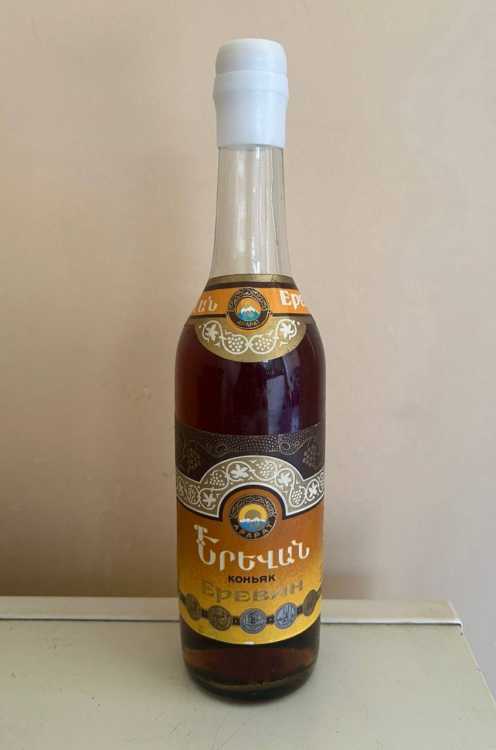 Армянский "Ереван 10 лет" 1985 года. 0,5 л. СССР.  
