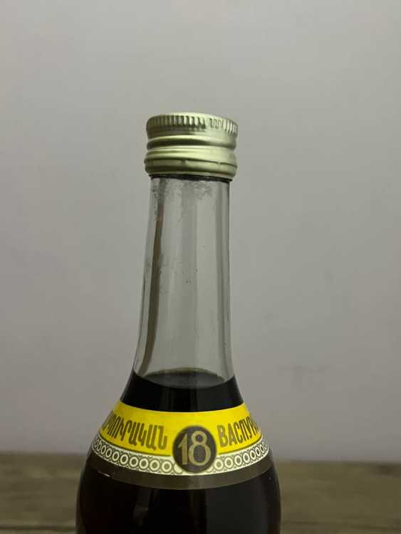 Армянский "Васпуракан 18 лет" 0,5 л. 1991-92 год. Переходной. 3.