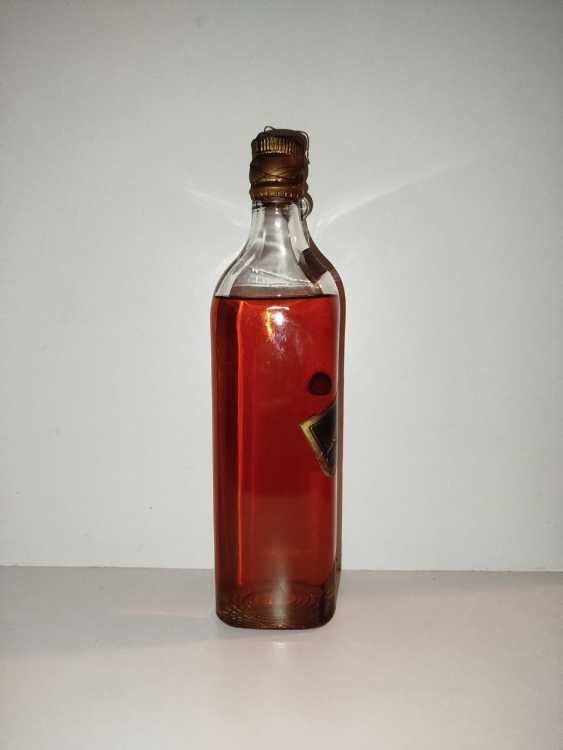 Johnnie Walker Extra Special Highland Whisky, no size, no abv; Guaranteed Over 12 years Old, By appointment to the late King George V