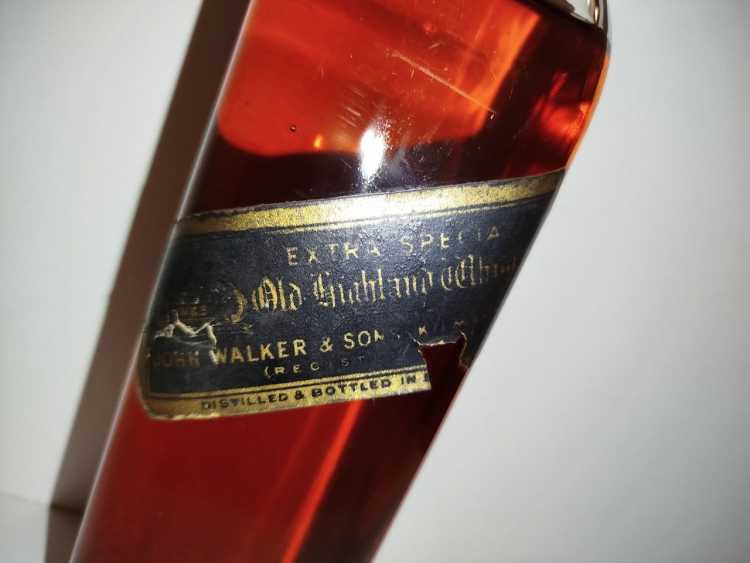 Johnnie Walker Extra Special Highland Whisky, no size, no abv; Guaranteed Over 12 years Old, By appointment to the late King George V