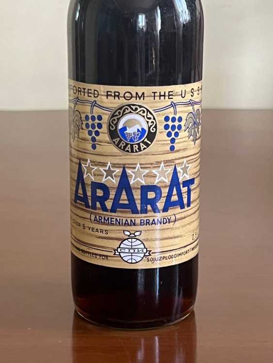 Армянский "Арарат 5 лет" 1986 года. 0,5 л . Экспортный.  2
