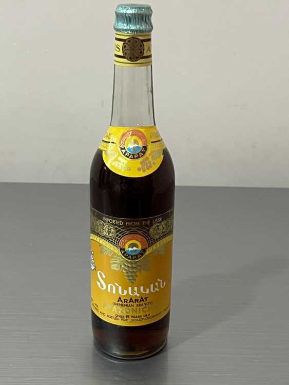 Армянский "Праздничный 15 лет" 1984 года. 0,5 л. СССР. 