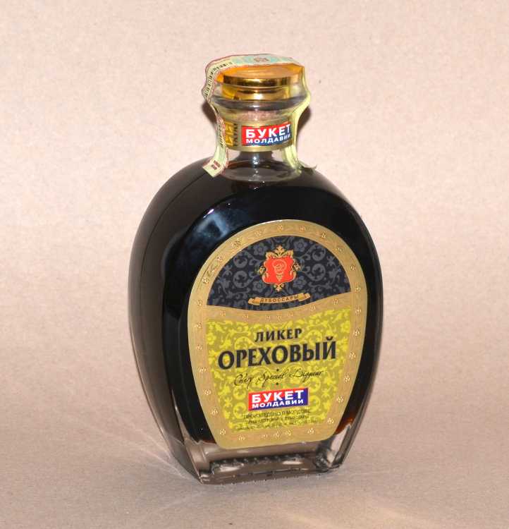 Ликер «Ореховый» Букет Молдавии. 0,7