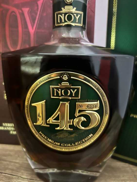Армянский "Ной 145 лет" 2022 года. 0,7 л. Редкий. 