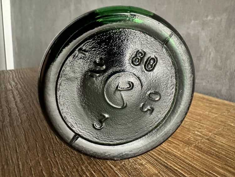 Украинский "Чайка 6 лет" 1980 года.0,5 л. СССР. 