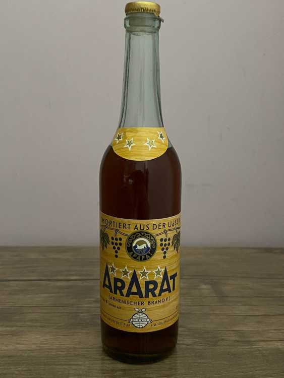 Армянский "Арарат 4 года" 1987 года. 0,5 л. СССР. Экспорт в ГДР.