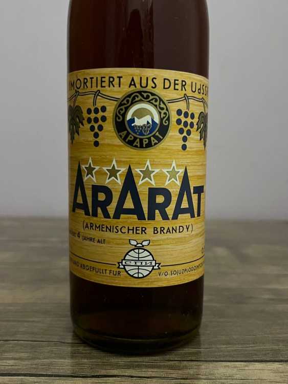 Армянский "Арарат 4 года" 1987 года. Экспорт в ГДР.