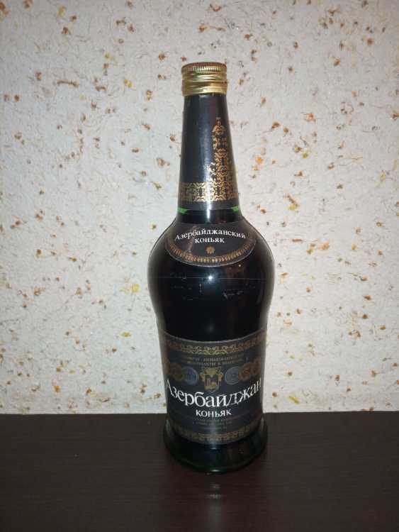 Азербайджанский "Азербайджан 10 лет" 1980 года. 0,75 л. СССР. Редкий. 