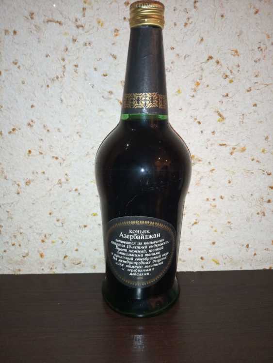 Азербайджанский "Азербайджан 10 лет" 1980 года. 0,75 л. СССР. Редкий. 