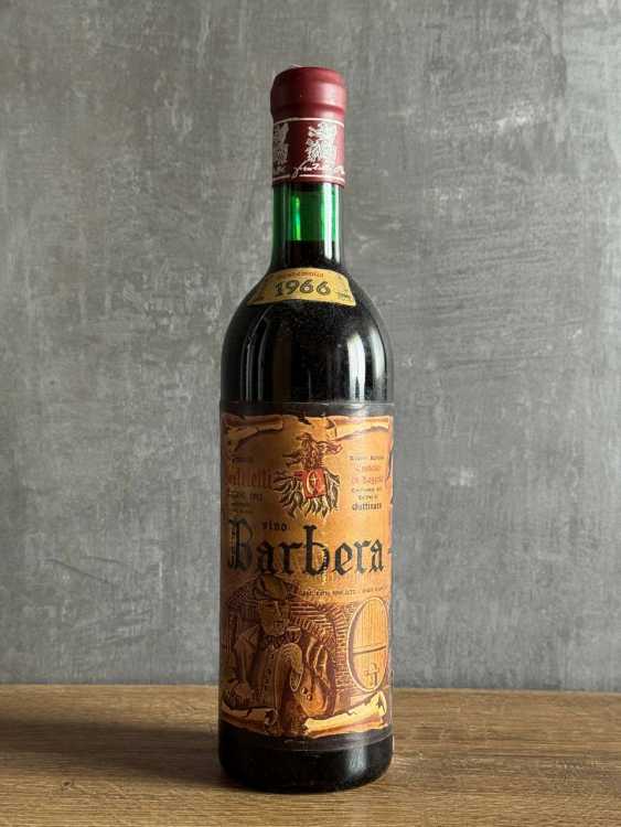 Вино Fratelli Berteletti Barbera 1966 года.