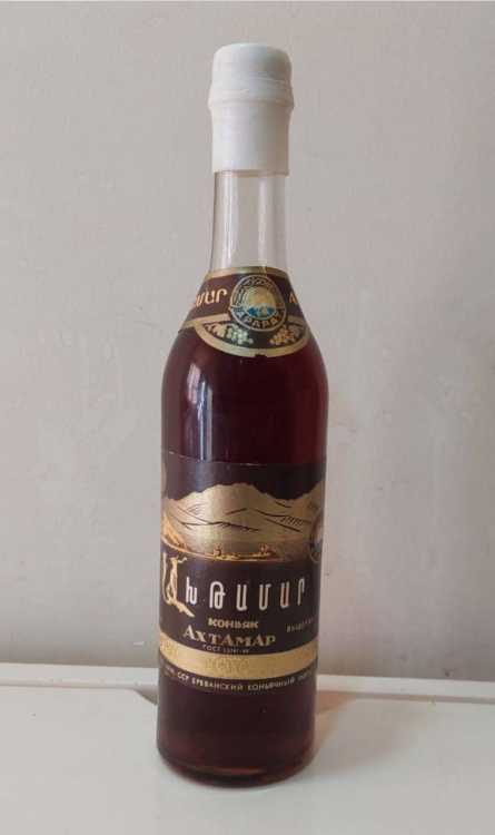 Армянский "Ахтамар 10 лет" 1974 года. 0.5 л. СССР. 