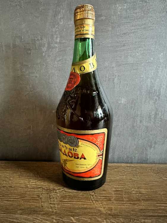 Молдавский "Молдова 7 лет" 1980 года. 0,5 л. СССР. Редкий. 